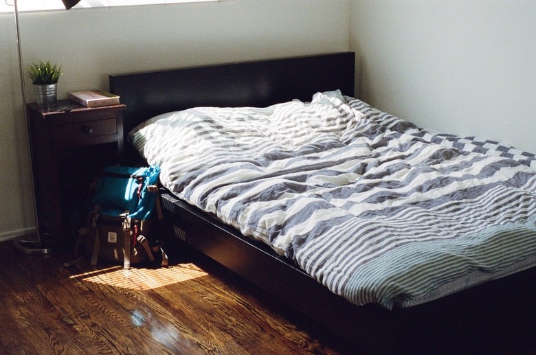 bed-bedroom-room-furniture