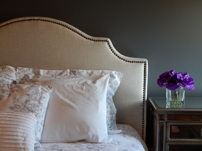 bed-pillows-bedroom-headboard-furniture